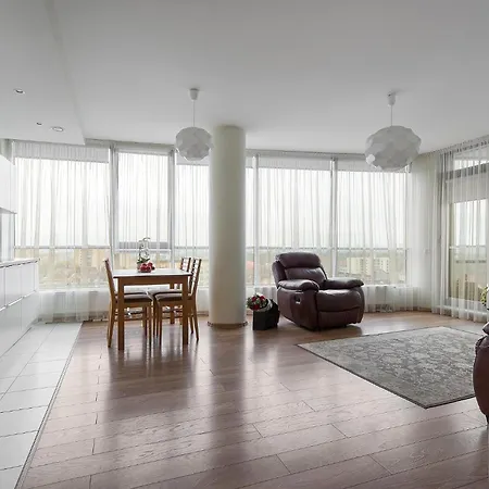 Helios 11th Floor Appartement
